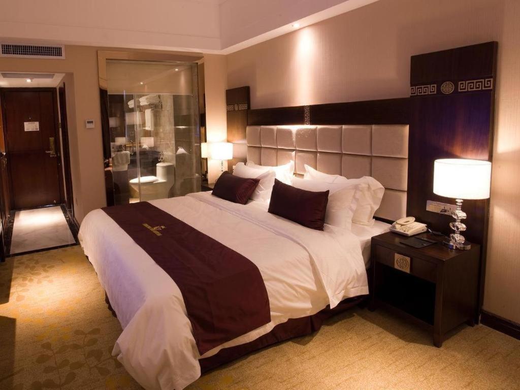 Telecom Hotel Guilin Bagian luar foto