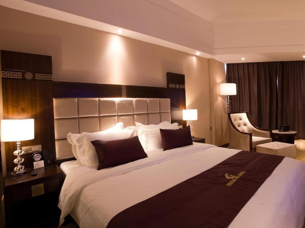 Telecom Hotel Guilin Bagian luar foto